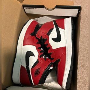 Jordan 1 Mid